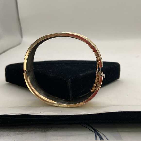 victorian hinged bangle bracelet. intricate floral design safety chain. - Picture 6 of 9